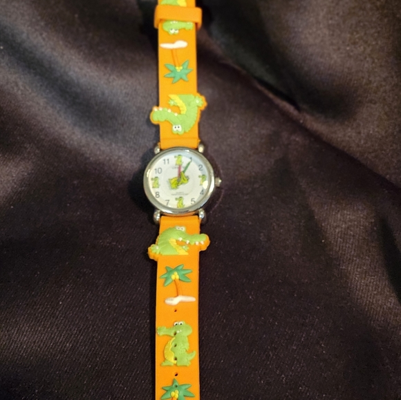 GENEVA CHILDREN’S ALLIGATOR WATCH ORANGE SILICONE BAND WITH 3D CHARMS - Picture 2 of 7